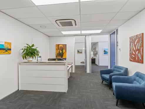 First-Floor Office – Airport Proximity