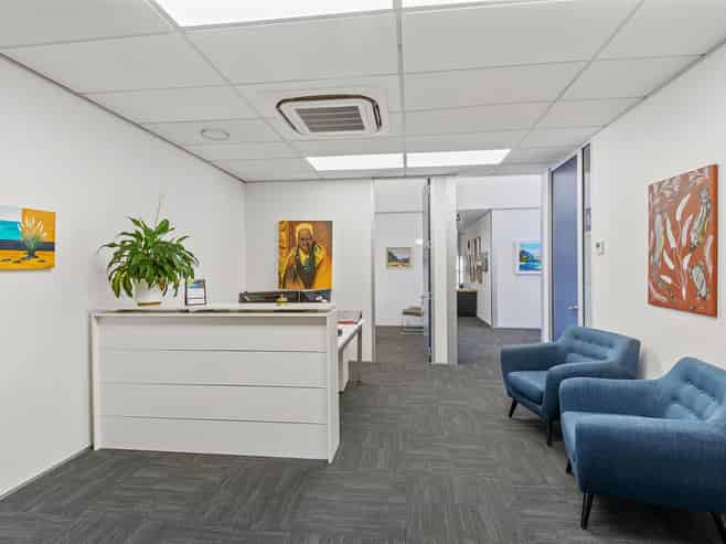 First-Floor Office – Airport Proximity