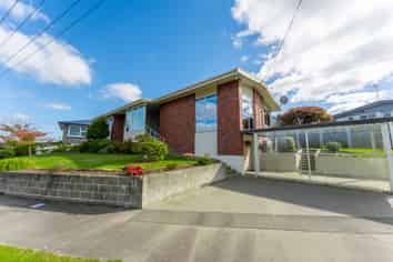 1 Balmoral Street, Marchwiel