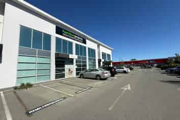 Office/Retail Space with Everything You Need