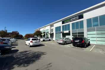 Office/Retail Space with Everything You Need