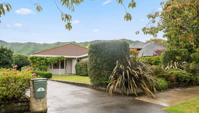 5 Papawai Grove, Waikanae
