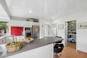 5 Papawai Grove, Waikanae