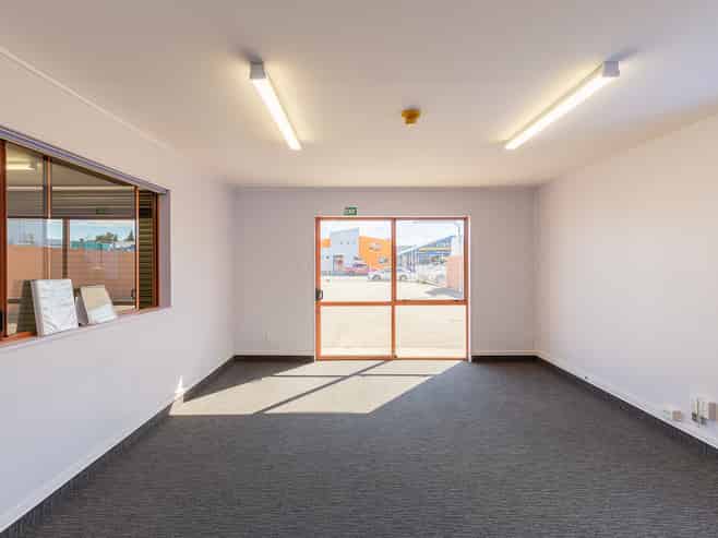 Prime Corner, Drive Through Potential