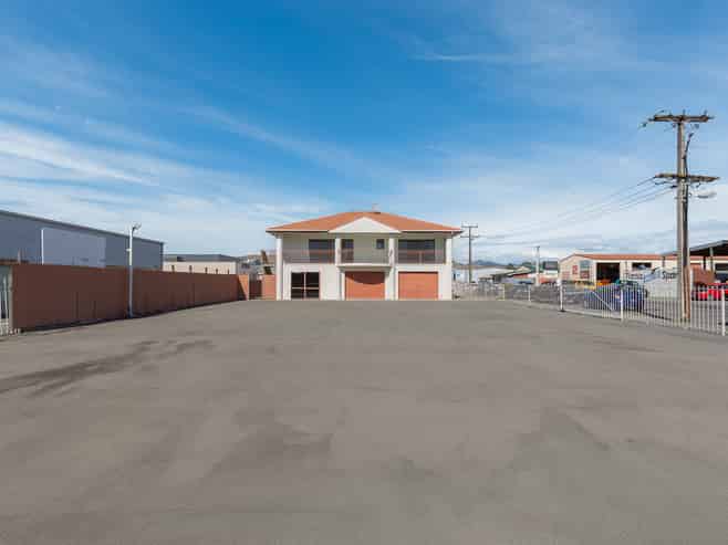 Prime Corner, Drive Through Potential