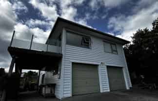 4 Alexander Road, Algies Bay