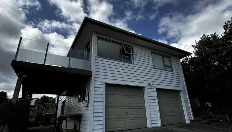 4 Alexander Road, Algies Bay