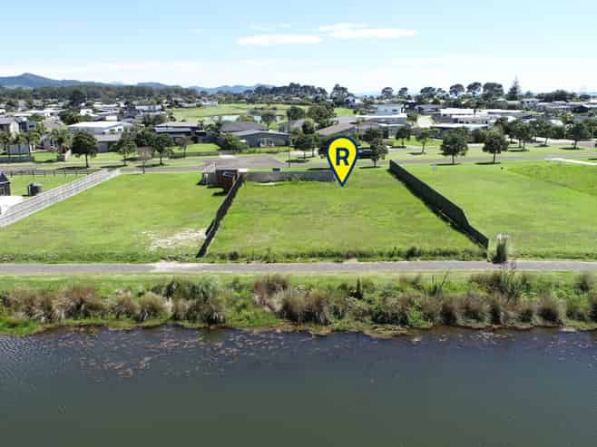 330 Harbour Drive East, Matarangi