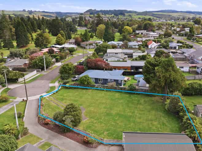 12 Johnston Crescent, Hillcrest