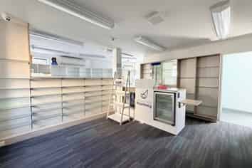 Pharmacy opportunity in established medical hub