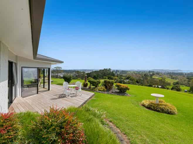 230 Spur Road, Silverdale