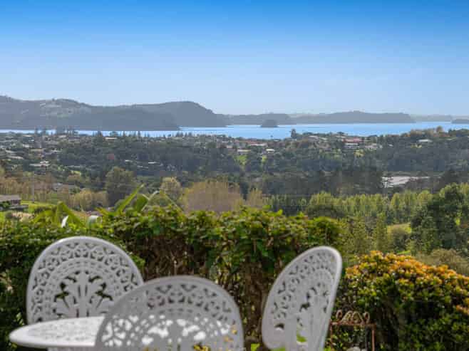 230 Spur Road, Silverdale