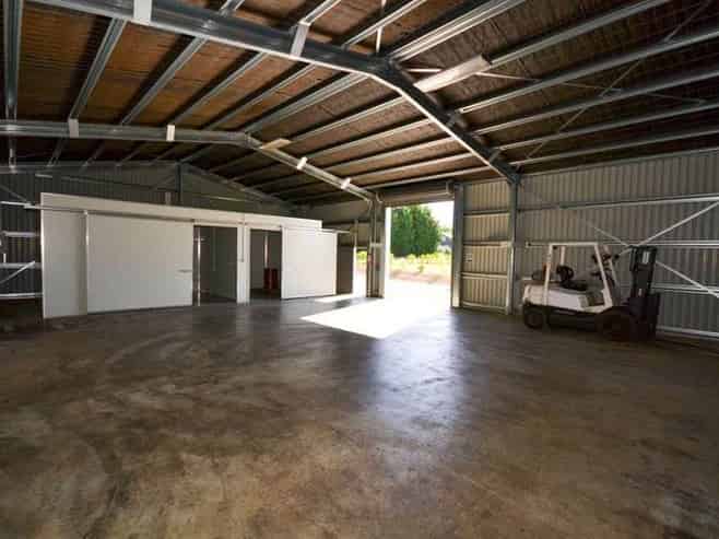 QUALITY SHED WITH YARD AND CHILLER ROOMS
