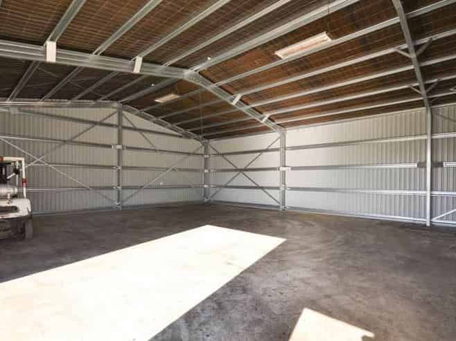 QUALITY SHED WITH YARD AND CHILLER ROOMS
