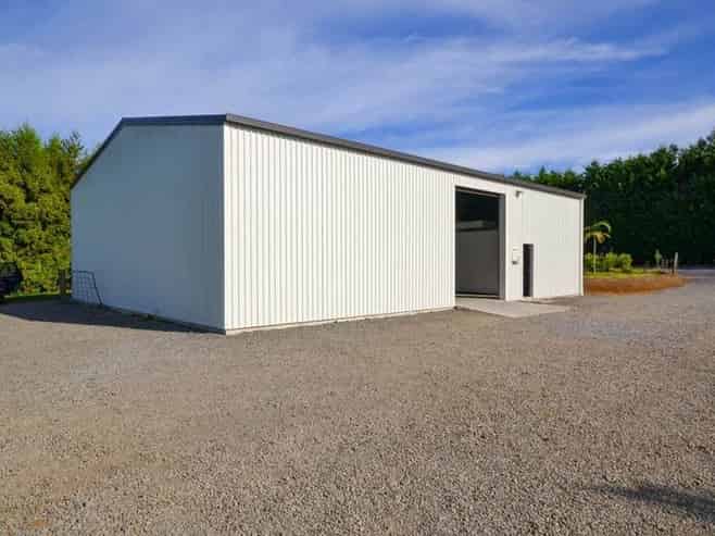 QUALITY SHED WITH YARD AND CHILLER ROOMS
