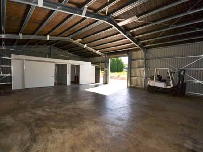 QUALITY SHED WITH YARD AND CHILLER ROOMS
