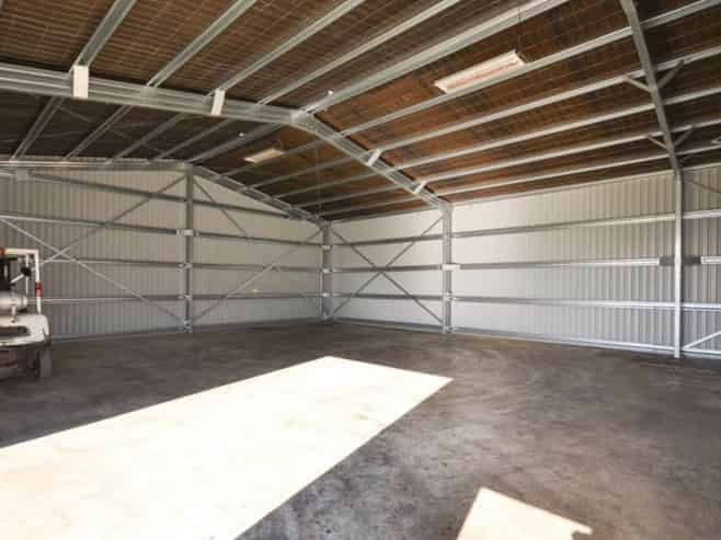 QUALITY SHED WITH YARD AND CHILLER ROOMS
