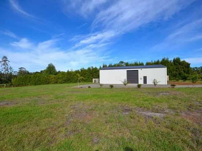 QUALITY SHED WITH YARD AND CHILLER ROOMS
