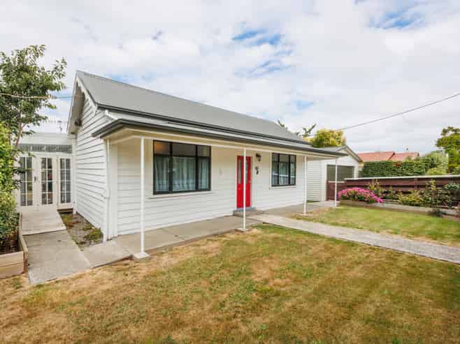 121-123 High Street, Bulls