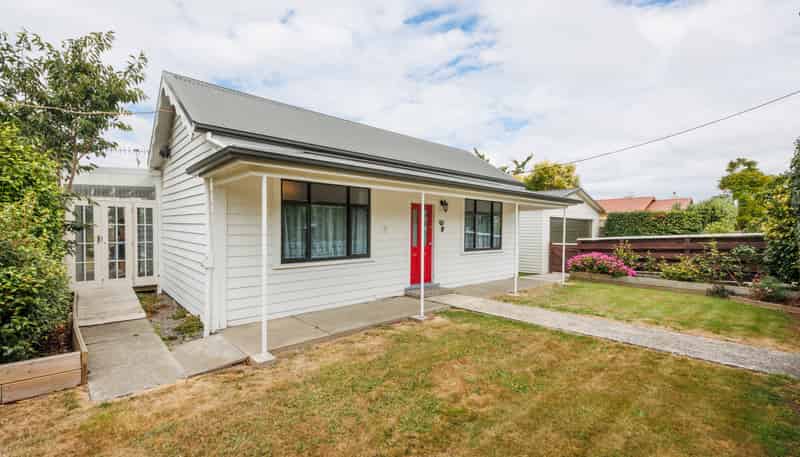 121-123 High Street, Bulls