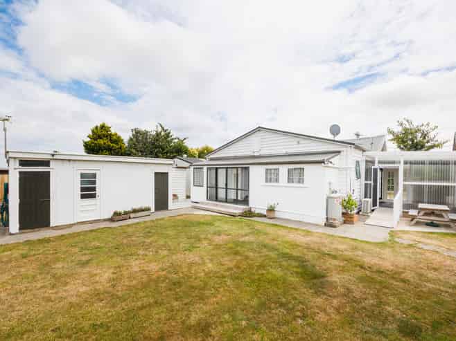 121-123 High Street, Bulls