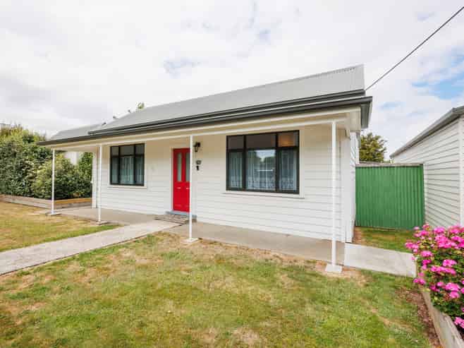 121-123 High Street, Bulls