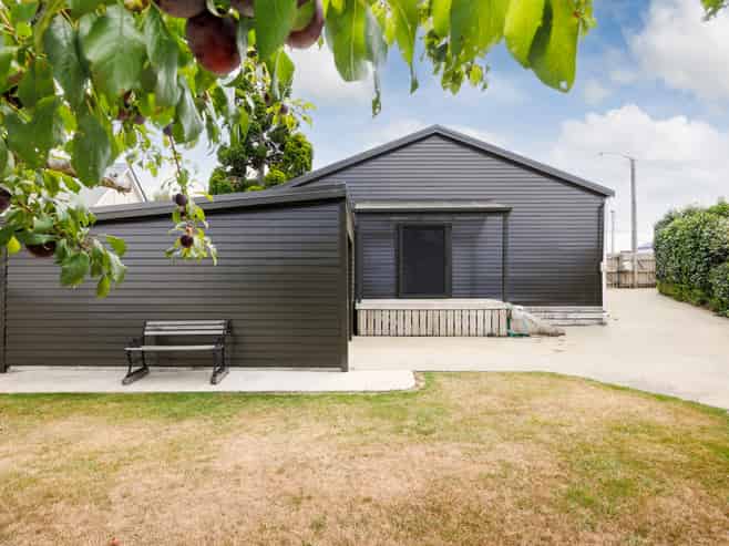 121-123 High Street, Bulls