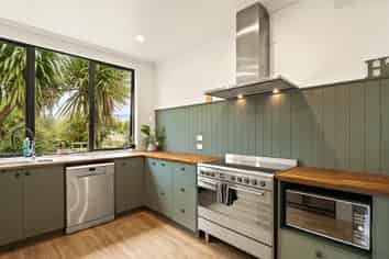 461 Centre Road, Momona