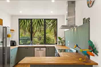 461 Centre Road, Momona