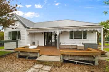 461 Centre Road, Momona