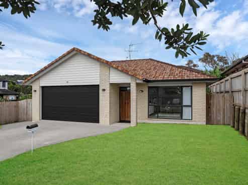 15A Thomas Road, Flat Bush