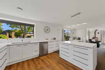 14 Creese Place, Redwood