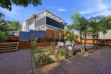 1&2/149 Eskdale Road, Birkdale