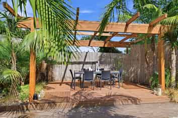 1&2/149 Eskdale Road, Birkdale