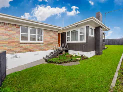 2/28 Mckean Avenue, Manurewa
