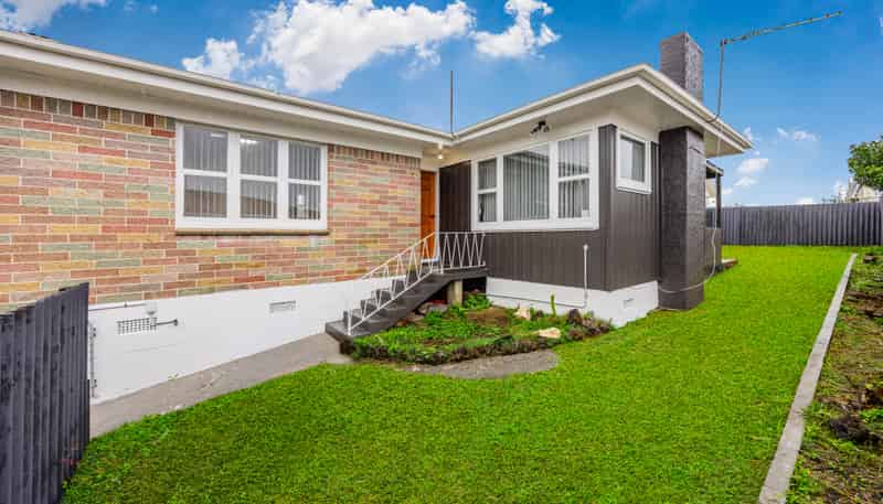 2/28 Mckean Avenue, Manurewa