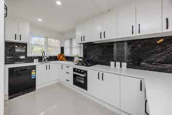 2/28 Mckean Avenue, Manurewa