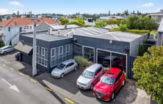 Parnell Stand-alone with Roller Door Access