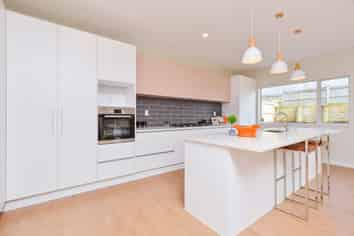 4 Regis Park Drive, Pukekohe