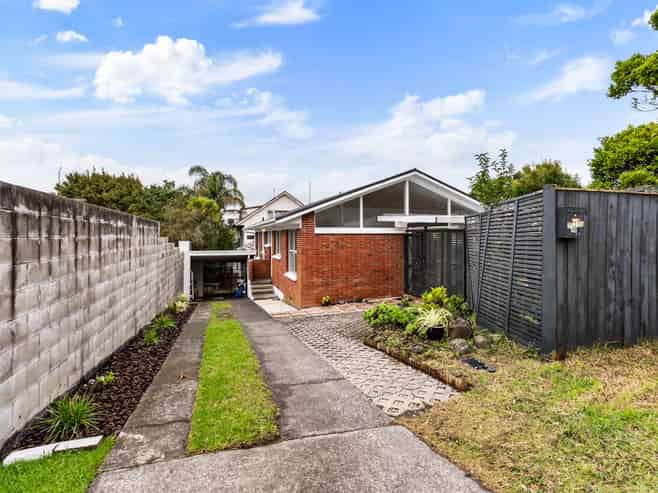 1/118 Lake Road, Belmont