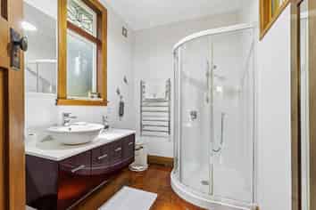 111 Eden Street, Island Bay