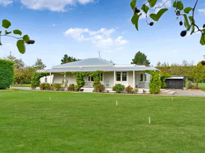 14 Campbell Drive, Martinborough