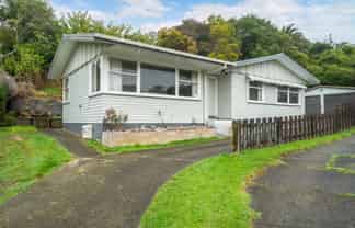 3 Jonathan Way, Paparangi