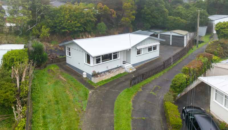 3 Jonathan Way, Paparangi