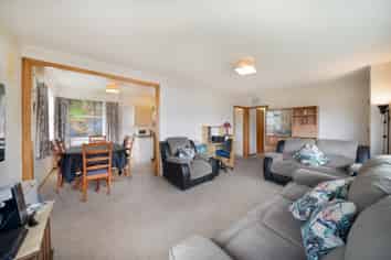 3 Jonathan Way, Paparangi