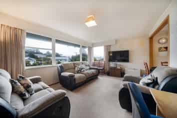 3 Jonathan Way, Paparangi