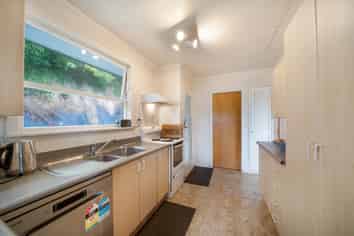 3 Jonathan Way, Paparangi