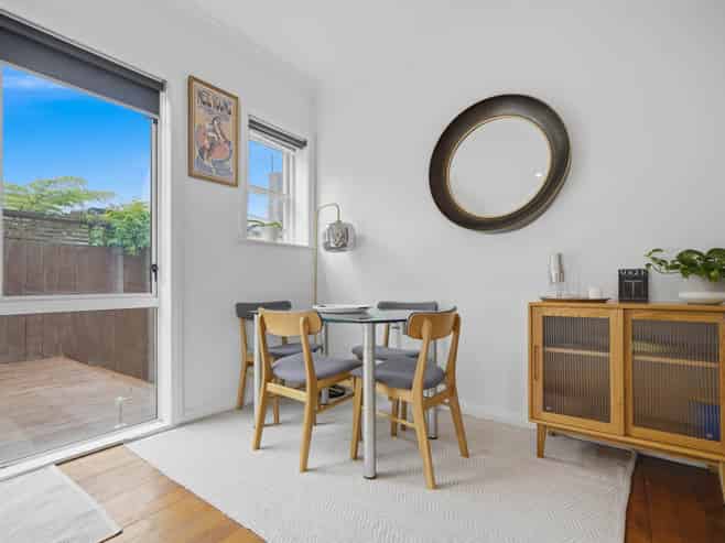 2/14 Hogans Road, Glenfield