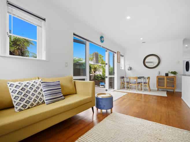 2/14 Hogans Road, Glenfield