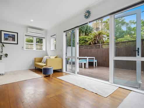 2/14 Hogans Road, Glenfield